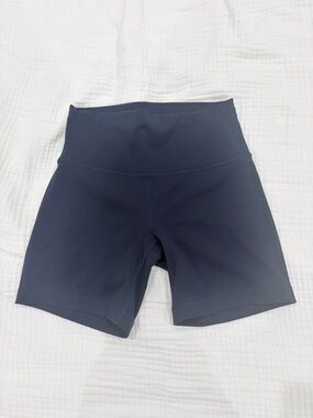 Lululemon Wunder Train Shorts 6” True Navy size 8